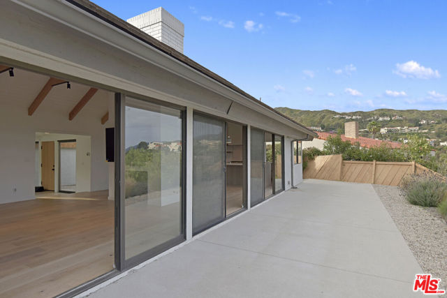 24728 Vantage Point Terrace, Malibu CA: https://media.crmls.org/mediaz/67d0988a-7b4e-405d-8993-57ddbfaf79d0.jpg