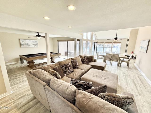 Detail Gallery Image 3 of 30 For 2551 Greencastle Ct, Oxnard,  CA 93035 - 3 Beds | 2/1 Baths