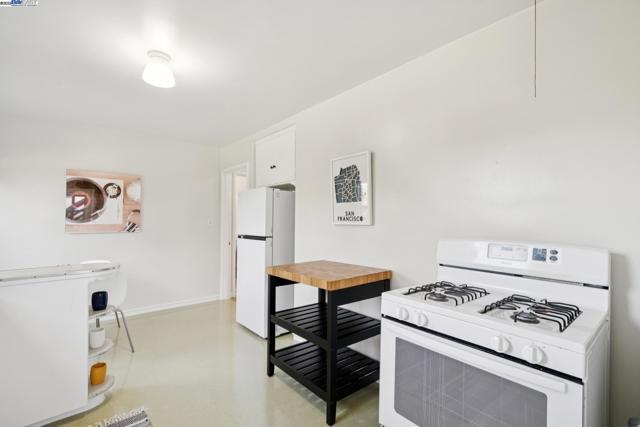 2200 Peach St, Pinole CA: https://media.crmls.org/mediaz/67d1227c-b16f-4049-8ce1-45369a25a3a8.jpg
