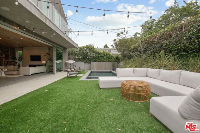 1310 Preston Way, Venice CA: https://media.crmls.org/mediaz/67d12b60-2af5-40c1-a26e-6a7e59785a53.jpg