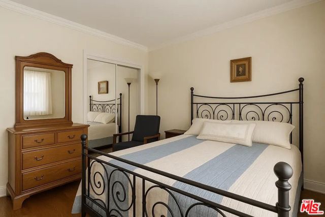 21620 Burbank Boulevard, Woodland Hills CA: https://media.crmls.org/mediaz/67d131f3-b3fd-4152-91d6-3906b09e78ac.jpg