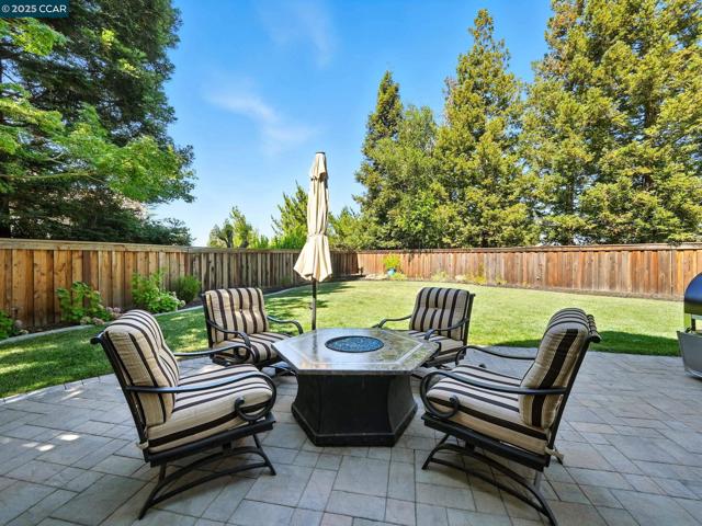 3052 Miwok Way, Clayton CA: https://media.crmls.org/mediaz/67d17ee9-7cba-4314-b66d-60e9c40bcf7c.jpg