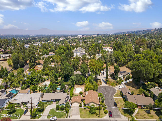 5448 Bothwell Road, Tarzana CA: https://media.crmls.org/mediaz/67d20f3b-4623-4e4e-8a39-3757d15b3938.jpg