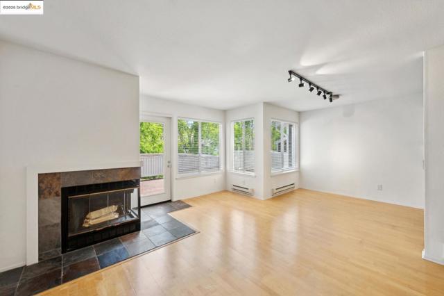 92 Marina Lakes DR, Richmond CA: https://media.crmls.org/mediaz/67d24498-304e-4d46-8fee-0e84c4fbf139.jpg