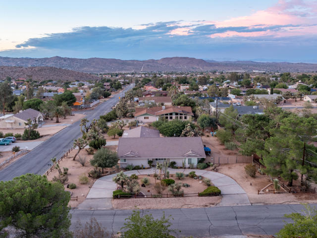 8395 Emerson Avenue, Yucca Valley CA: https://media.crmls.org/mediaz/67d32969-a88a-496c-97d5-150e461dcaf9.jpg