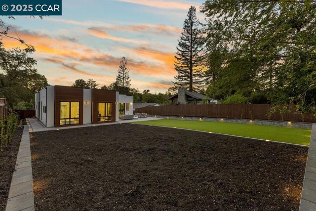 720 Laurel Dr, Walnut Creek CA: https://media.crmls.org/mediaz/67d3a3c5-4119-4079-8dac-725cfb65c514.jpg