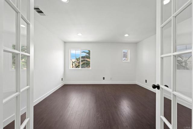 Image 30 of 66 For 324 Calle La Quinta