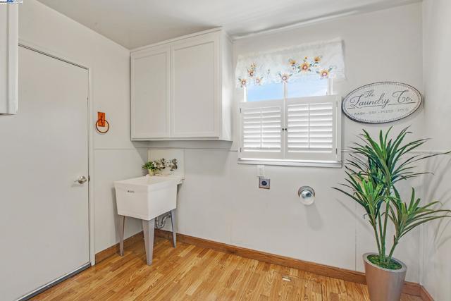 26623 ELDRIDGE AVE, Hayward CA: https://media.crmls.org/mediaz/67d45523-2300-40ee-a224-a4fa6dc2d872.jpg