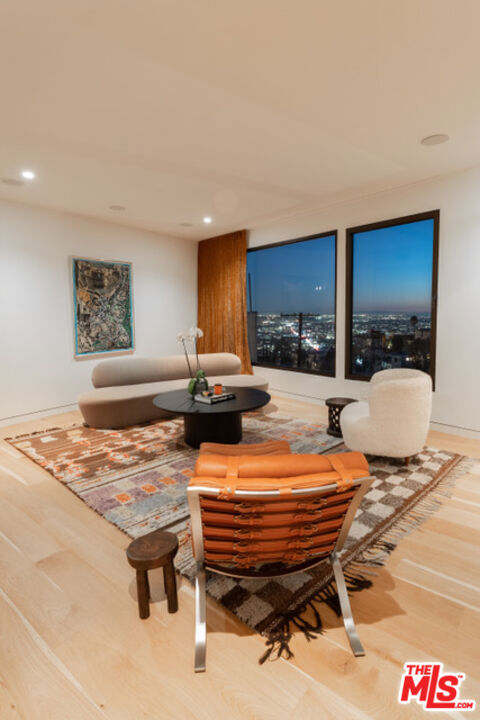 8465 Franklin Avenue, West Hollywood CA: https://media.crmls.org/mediaz/67d4940e-83b2-4293-a780-e95d319a82c4.jpg