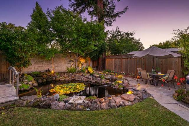 833 Linden Avenue, Burlingame CA: https://media.crmls.org/mediaz/67d4f7ec-55f6-4fa6-9966-c9677cbd345e.jpg