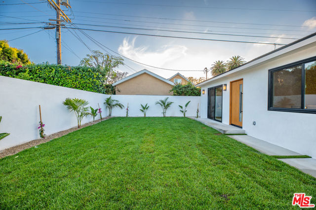 5325 S Victoria Avenue, Los Angeles CA: https://media.crmls.org/mediaz/67d57235-3dd2-43fe-ac9a-f587e2bdadb5.jpg
