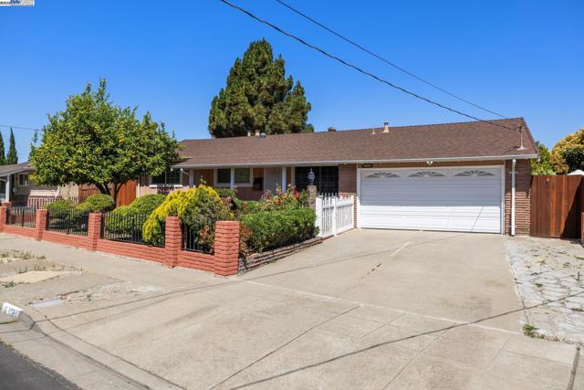 2435 Catalpa Way, Hayward CA: https://media.crmls.org/mediaz/67d57b1e-94d5-4f8c-8a33-690dc218896e.jpg