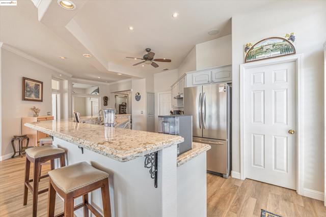 4174 Beacon Pl, Discovery Bay CA: https://media.crmls.org/mediaz/67d5b958-7180-4ccf-be9a-c238b993c194.jpg