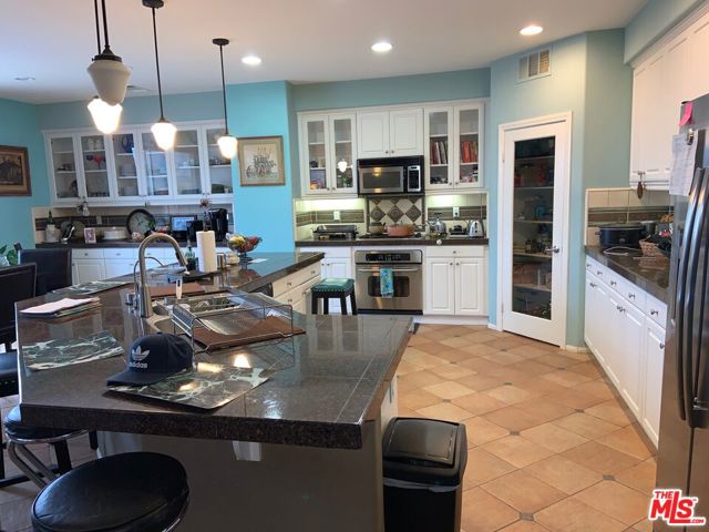 Kitchen modern with counter