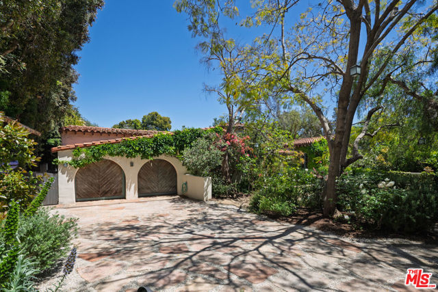 350 N Cliffwood Avenue, Los Angeles CA: https://media.crmls.org/mediaz/67d7a0a2-54a4-4258-9a1a-0abb78656228.jpg