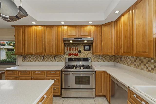 2385 Silver Oak Circle, Palm Springs CA: https://media.crmls.org/mediaz/67d7de2a-82c7-426d-80e8-35305e8930b4.jpg