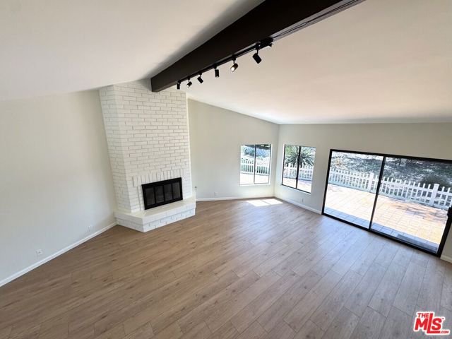 7756 Sailboat Circle, Huntington Beach CA: https://media.crmls.org/mediaz/67d8112c-57fc-40af-891d-e0e64b5464db.jpg