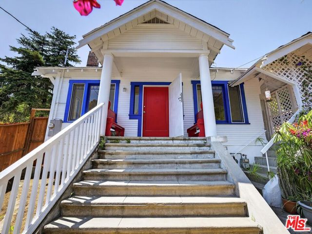 2565 Glen Green Street, Los Angeles CA: https://media.crmls.org/mediaz/67d842a0-2c95-4a39-9847-969df7493cca.jpg