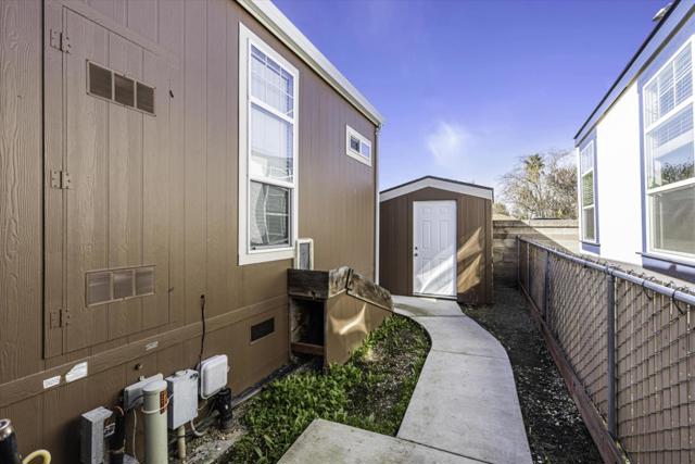 3660 Walnut Boulevard, Brentwood CA: https://media.crmls.org/mediaz/67d94d9a-1160-4c10-9055-340ac168986f.jpg