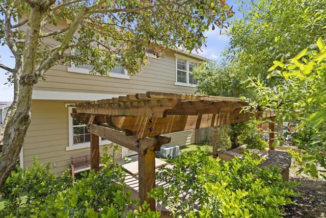978 Martin Trail, Daly City CA: https://media.crmls.org/mediaz/67d98172-3820-4fb9-9632-9f957ae259a6.jpg