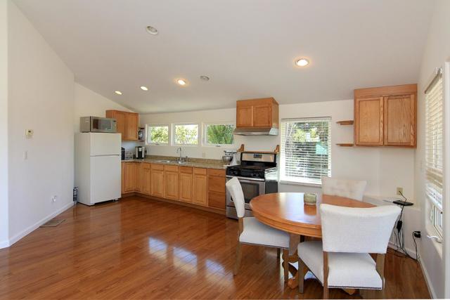 475 Torrano Court, Hollister CA: https://media.crmls.org/mediaz/67d98b6d-65a7-4a9e-8f84-599f1a9a55dc.jpg