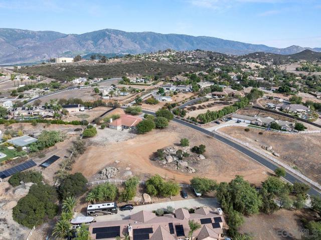 31252 North Star Way, Valley Center CA: https://media.crmls.org/mediaz/67dad975-51e8-4b14-873c-23950850e5ef.jpg