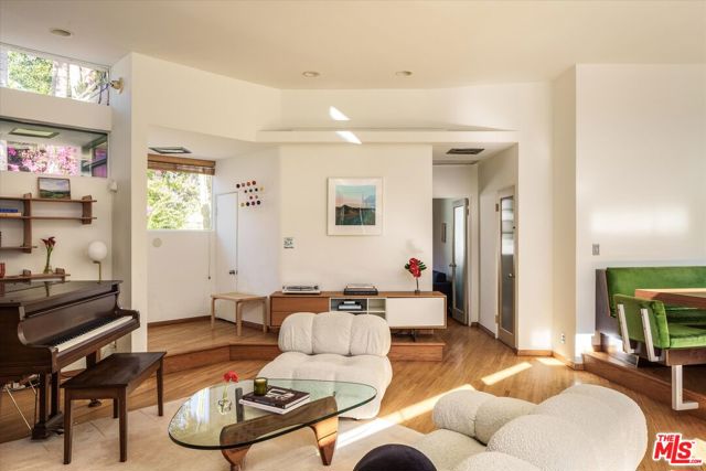 947 N Martel Avenue, Los Angeles CA: https://media.crmls.org/mediaz/67dae481-7ae8-42be-b3fd-6d2d0e8ed4ee.jpg