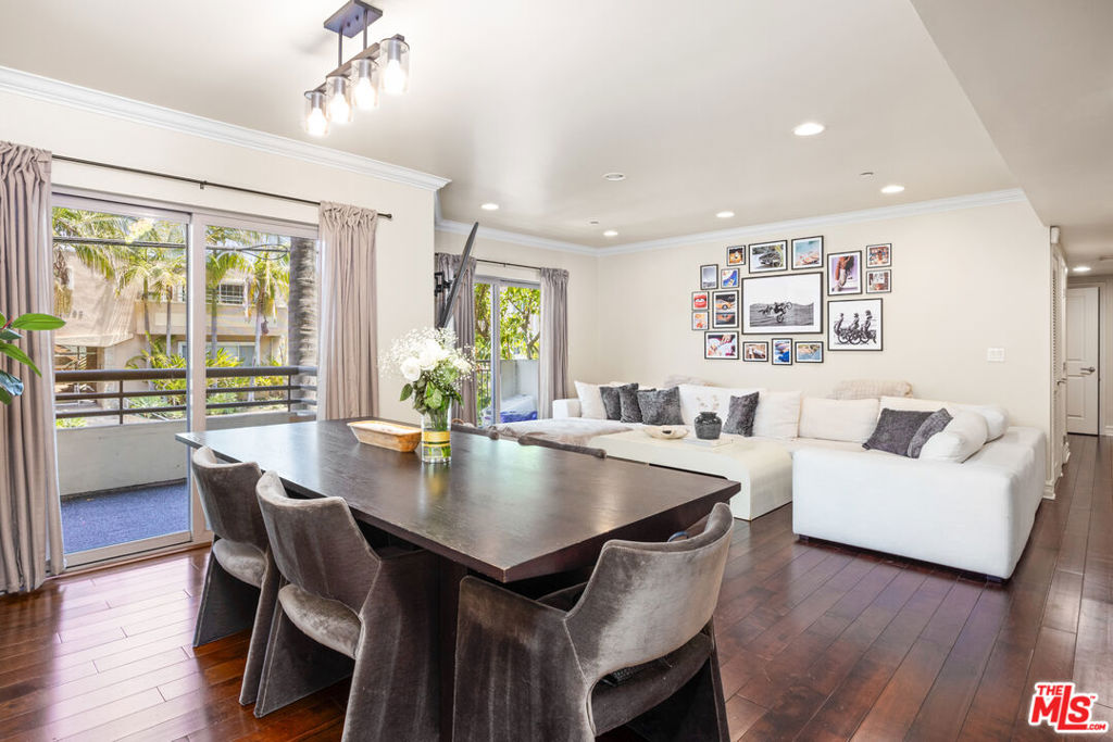 951 Granville Avenue #202