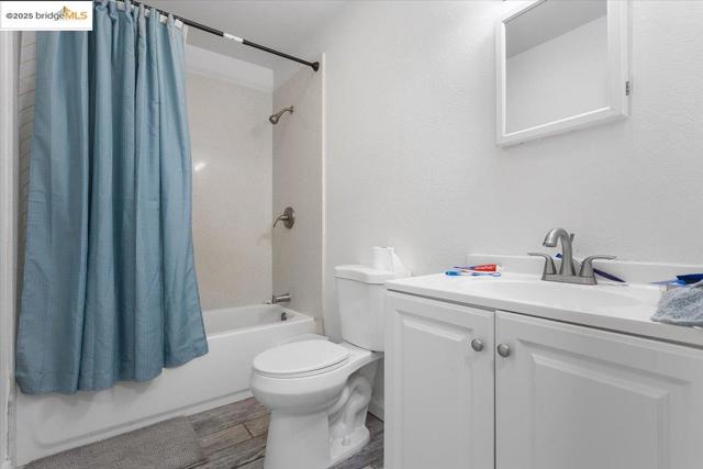 812 Delaware St, Fairfield CA: https://media.crmls.org/mediaz/67dbbc44-3f8d-4b04-a75b-38b112951117.jpg