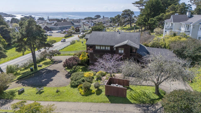 44920 Little Lake Road, Mendocino CA: https://media.crmls.org/mediaz/67dbe62b-3ce6-4f48-b77a-301393fbe99e.jpg