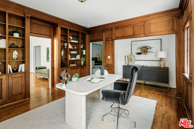 5700 Spring Oak Drive, Los Angeles CA: https://media.crmls.org/mediaz/67dd1026-1712-4213-9ef3-3554e5b9375c.jpg