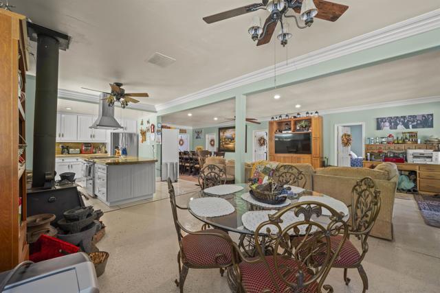 2464 Wynola Rd, Julian CA: https://media.crmls.org/mediaz/67dd65b0-7628-4e0e-9bf7-5c798548297a.jpg