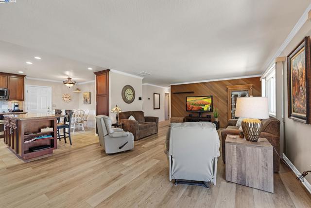 2611 Quail Ct., Union City CA: https://media.crmls.org/mediaz/67de1667-496b-4bfd-ba0a-0642866ab281.jpg