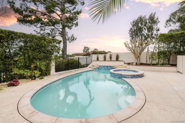8206 Caminito Lacayo, La Jolla CA: https://media.crmls.org/mediaz/67de6350-41c8-4fb2-8c88-f9ce04a0ddab.jpg