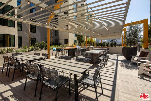 1101 N Main Street, Los Angeles CA: https://media.crmls.org/mediaz/67df7759-45db-403e-bbea-f2f0113f78f8.jpg