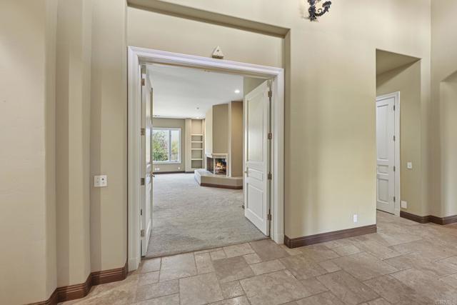 431 Flores de Oro, Rancho Santa Fe CA: https://media.crmls.org/mediaz/67df8382-1932-432b-827a-73468e3de8f5.jpg
