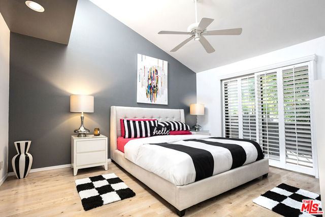 5920 Chula Vista Way, Los Angeles CA: https://media.crmls.org/mediaz/67df90ca-04b5-4d7c-9073-073c3fb4b48d.jpg