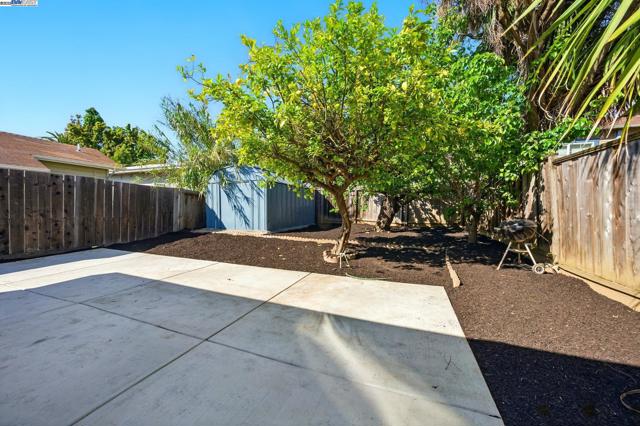 3288 School Street, Oakland CA: https://media.crmls.org/mediaz/67e0185c-e13f-4fa7-b14a-14dd447bba4a.jpg