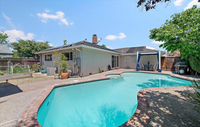 1340 Sierra Mar Drive, San Jose CA: https://media.crmls.org/mediaz/67e05de7-50ad-4c9d-b9d2-e9adf476c617.jpg