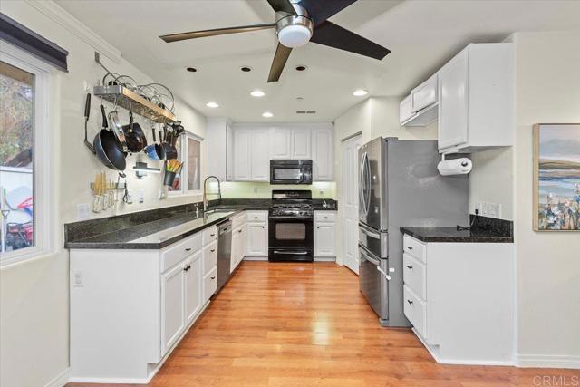 Image 9 of 35 For 933 Silverbrook Drive
