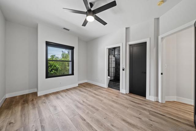 3160 Goldfinch St, San Diego CA: https://media.crmls.org/mediaz/67e0c71a-3bee-4f99-bae9-db97c346af6c.jpg