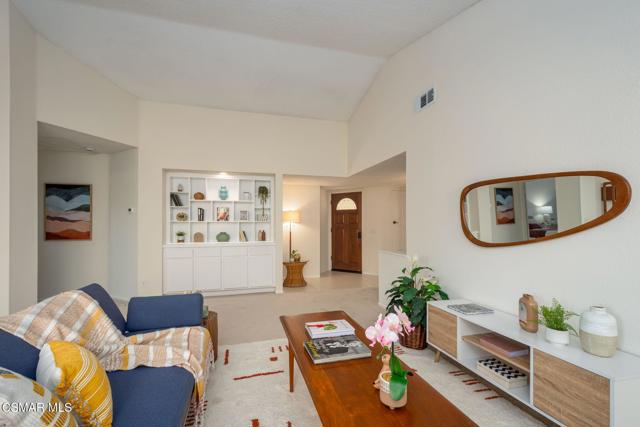 268 Novina Place, Camarillo CA: https://media.crmls.org/mediaz/67e170ee-4876-4b9e-8658-2f4bcd40071e.jpg