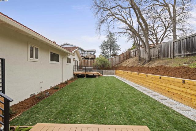 4253 Mirador Dr, Pleasanton CA: https://media.crmls.org/mediaz/67e1812a-382f-4ec5-8ba7-15f4c171337e.jpg