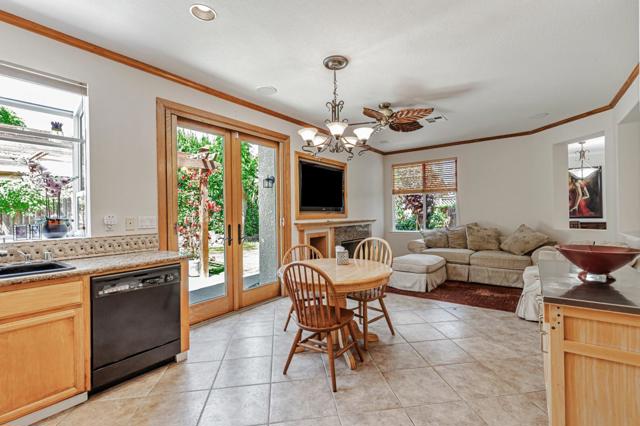 975 Oak Brook Way, Gilroy CA: https://media.crmls.org/mediaz/67e19f51-531f-4d52-84f7-65d9c78d081b.jpg
