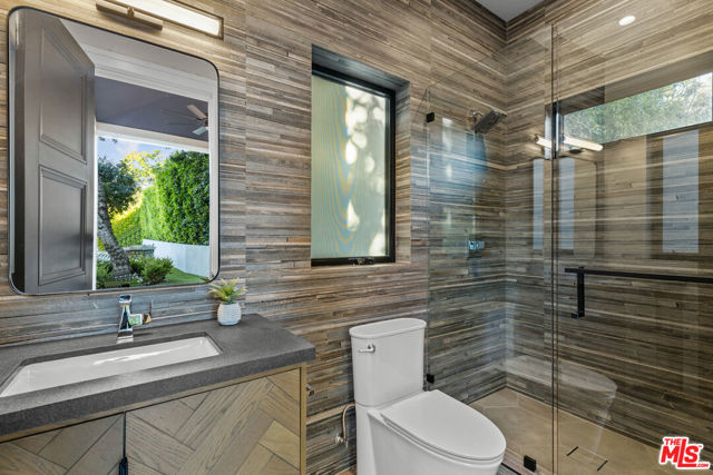 17401 Rancho Street, Encino CA: https://media.crmls.org/mediaz/67e1ab02-df19-4b2d-a4e2-1d303bf4420f.jpg