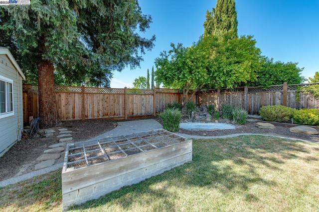 1464 Windsor Way, Livermore CA: https://media.crmls.org/mediaz/67e1bc95-40ad-4e2b-9169-65be5f4618a3.jpg