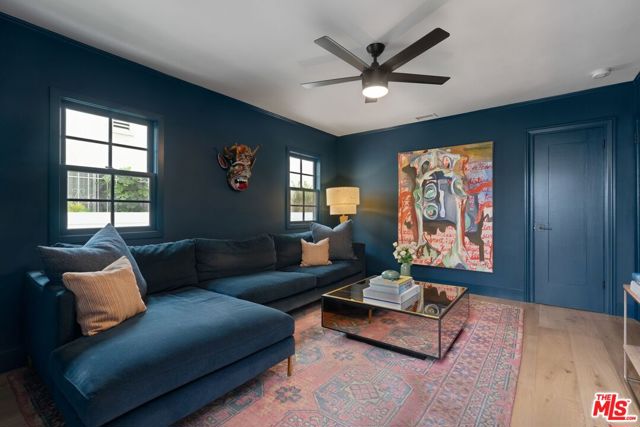 3864 3rd Avenue, Los Angeles CA: https://media.crmls.org/mediaz/67e33a0e-d6dc-4a5c-b12a-c984df812a11.jpg