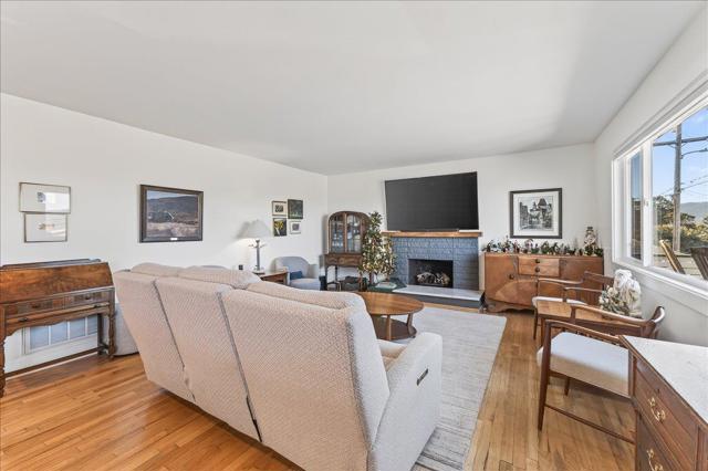 1232 Vallejo Street, Seaside CA: https://media.crmls.org/mediaz/67e40da8-9bc2-4fe1-90b9-ad4526029877.jpg