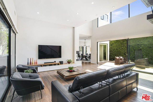 362 N Norton Avenue, Los Angeles CA: https://media.crmls.org/mediaz/67e450e8-fc6e-4254-a2a6-23ce63952158.jpg