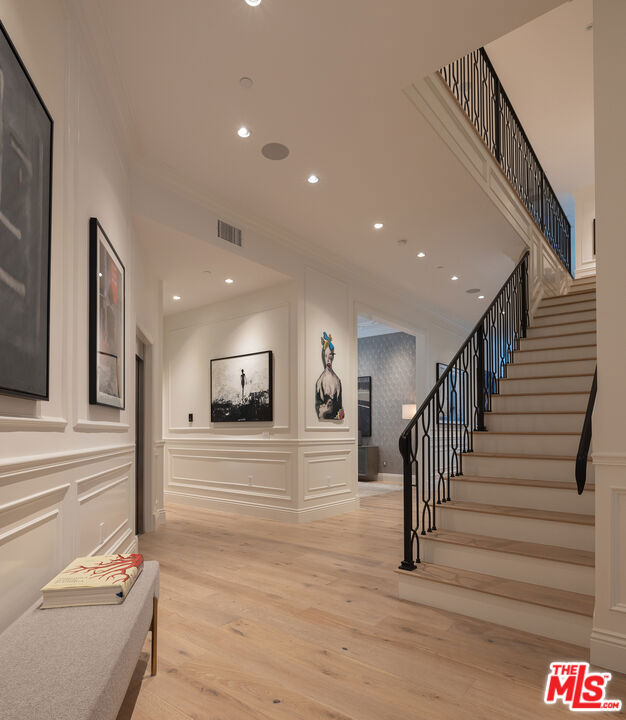 9520 Hidden Valley Road, Beverly Hills CA: https://media.crmls.org/mediaz/67e4635d-c695-4c85-8d3a-52c39b2eb5cf.jpg